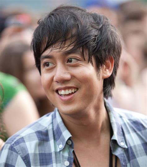 15 Filipinos in Hollywood .